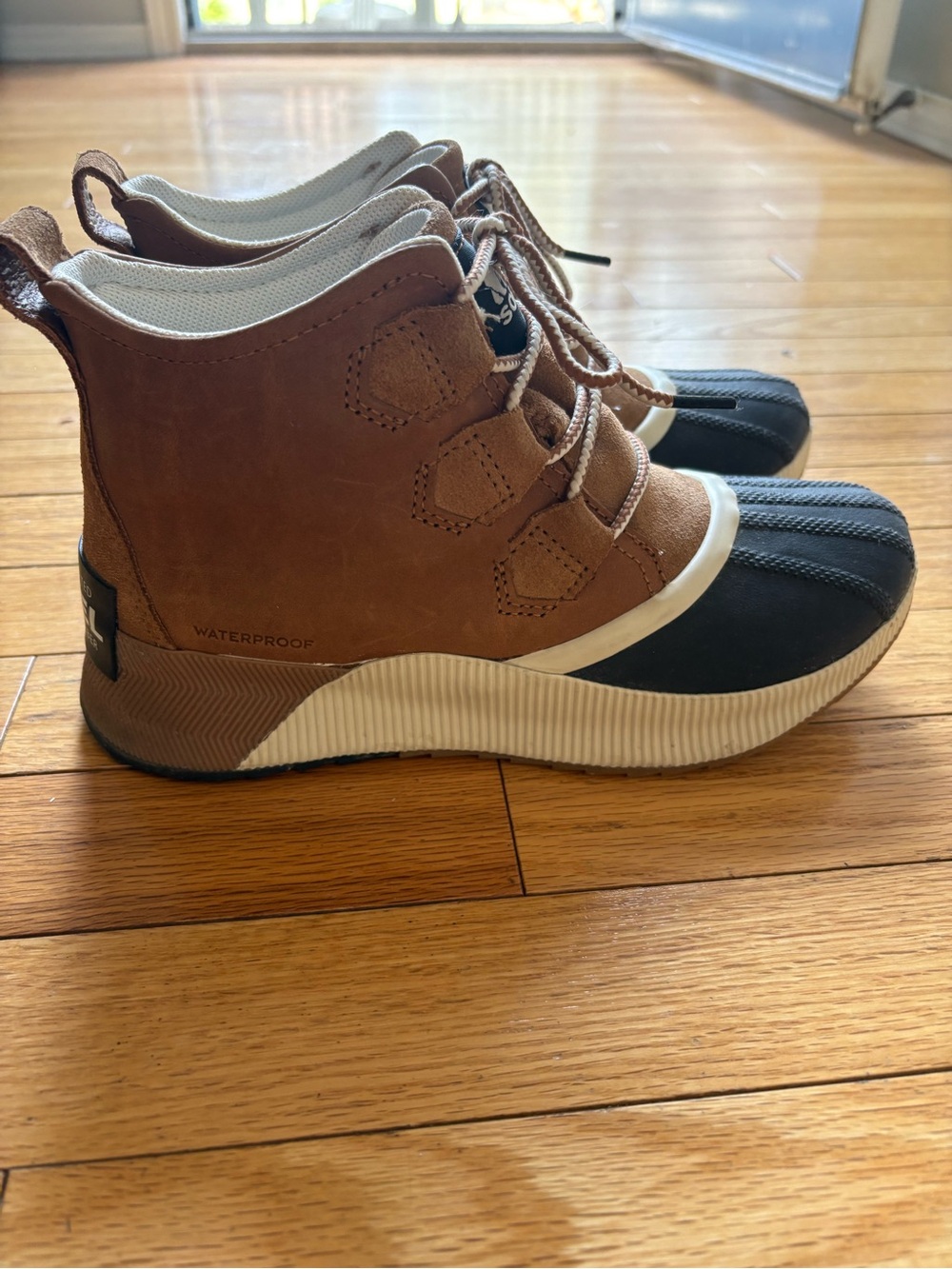 Sorel Waterproof Women’s Brown and Black Duck Boots - Picture 2 of 9